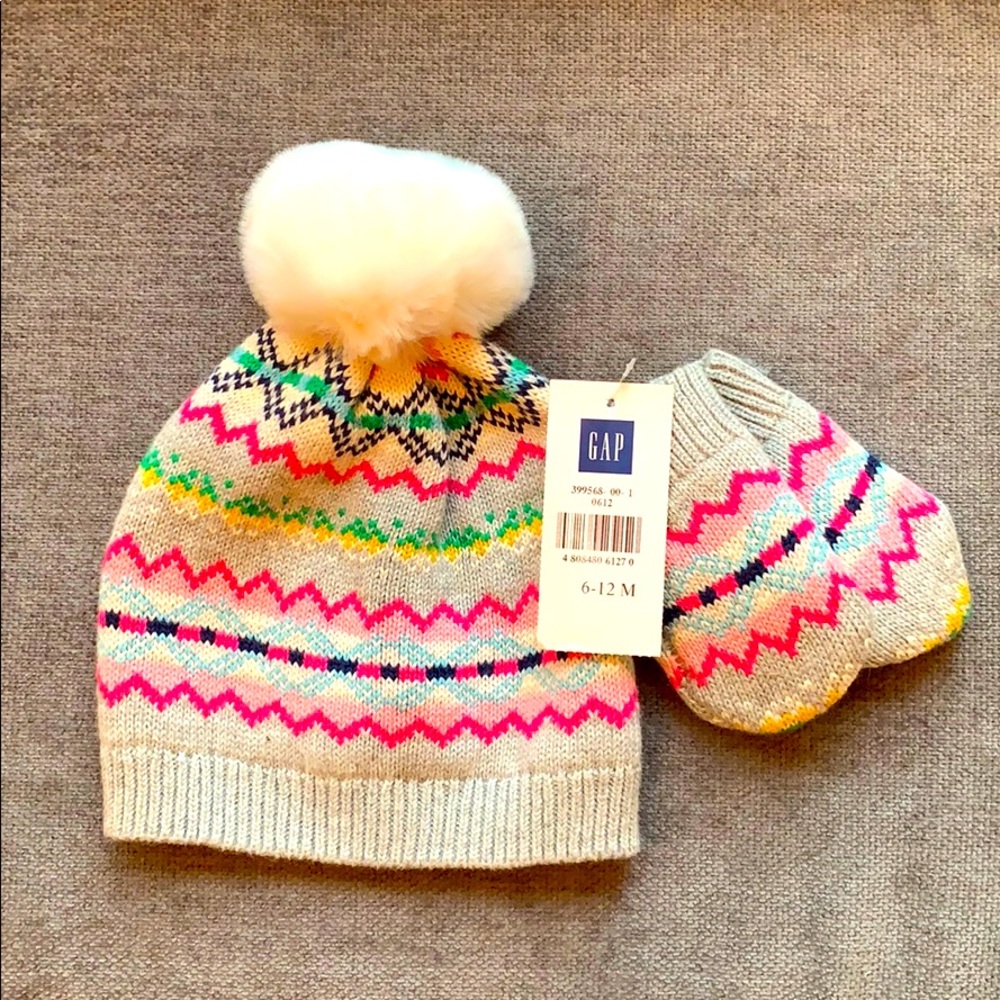 NWT Gap Baby Hat and Mittens Set